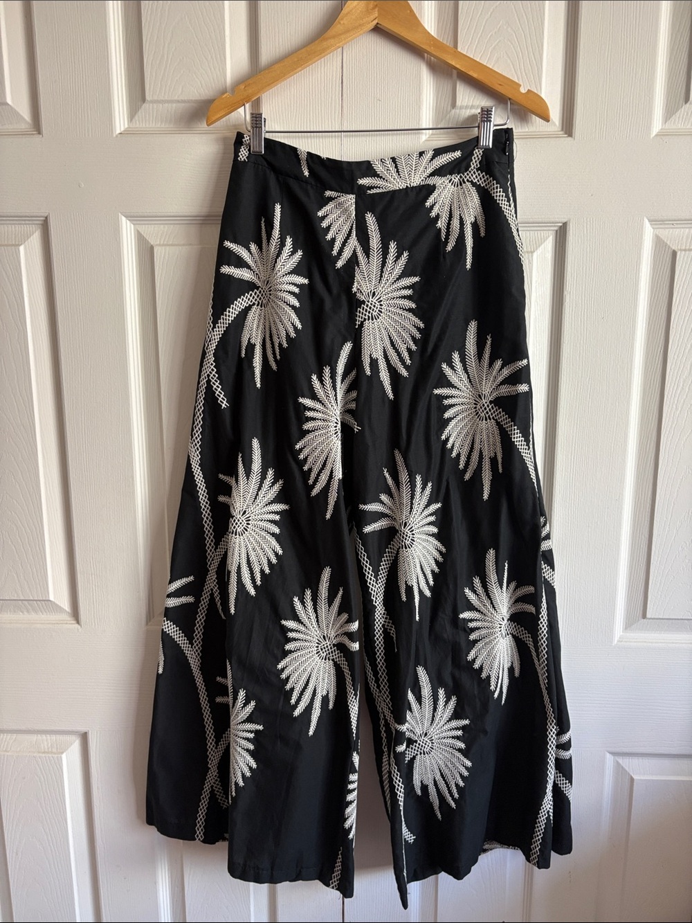 Traffic People Black Wide-Leg Palm Print Pants - Picture 5 of 9